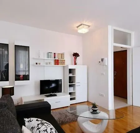 Apartment Roza *