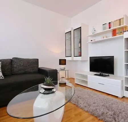 Roza Apartment *