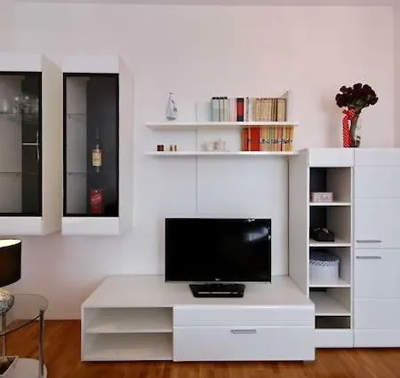 Apartment Roza *