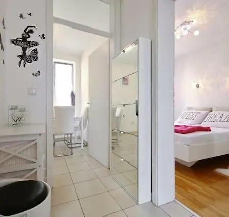 Apartment Roza *